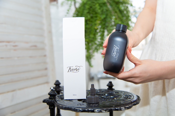 トリートメントを持つママ